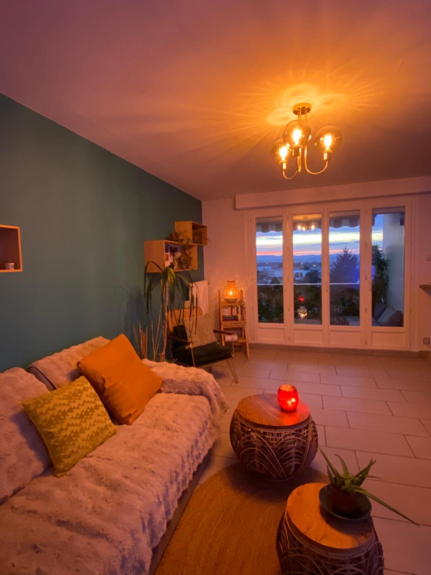 Le Paisible Apartment Decines-Charpieu Bagian luar foto